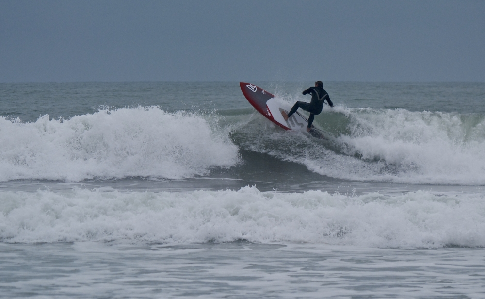 Fanatic Pro Wave 8'10 being put through its paces..